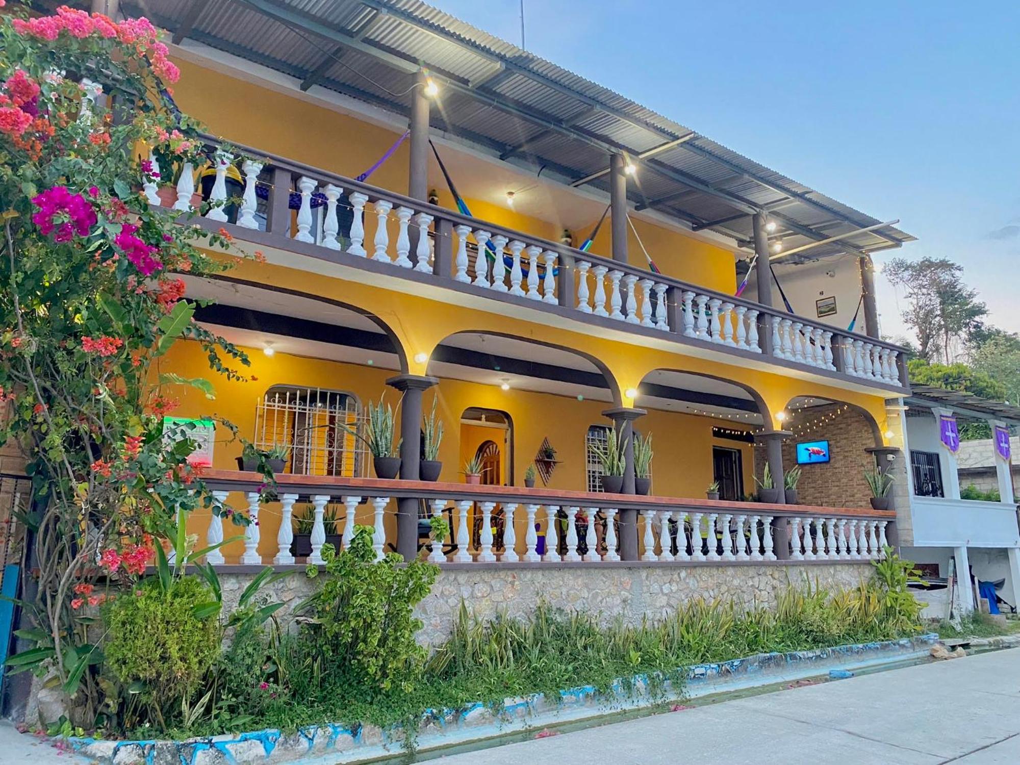 Hotel San Miguel Флорес Экстерьер фото
